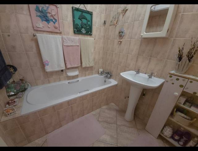 3 BEDROOM RETIREMENT UNIT FOR SALE IN ROOIBERG